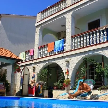 Guest house With Terrace, Air Conditioning Medulin