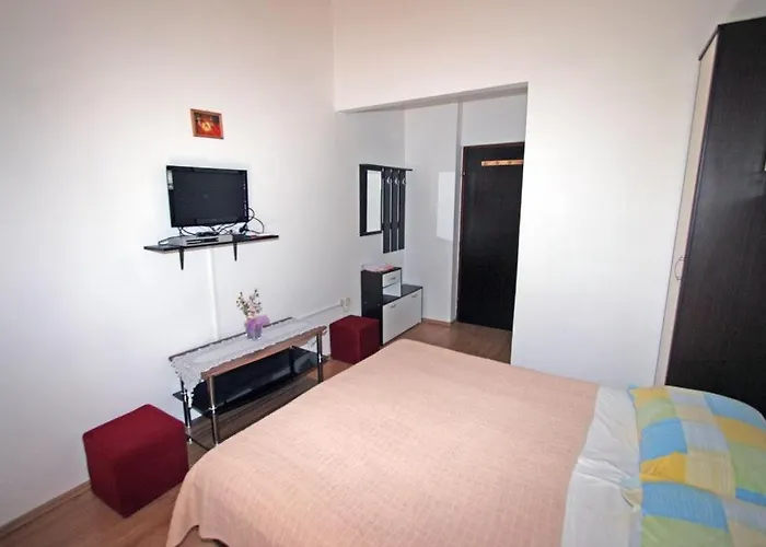 With Terrace, Air Conditioning 3* מדולין